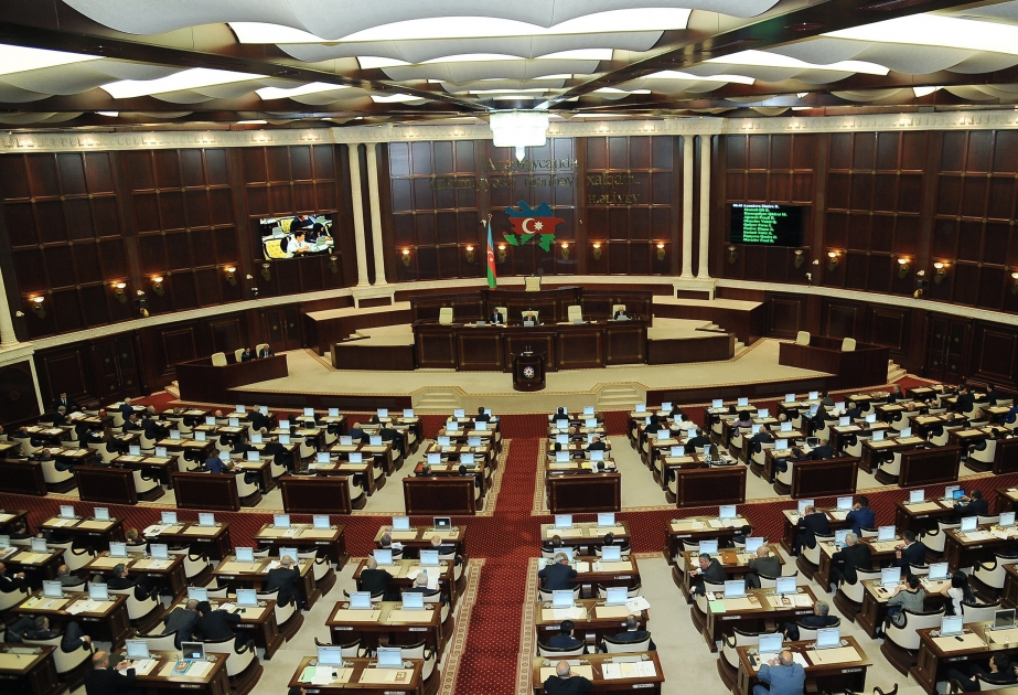 Milli Məclis Mərkəzi Seçki Komissiyasının üzvlərini və əvəzedici üzvlərini təsdiq edib