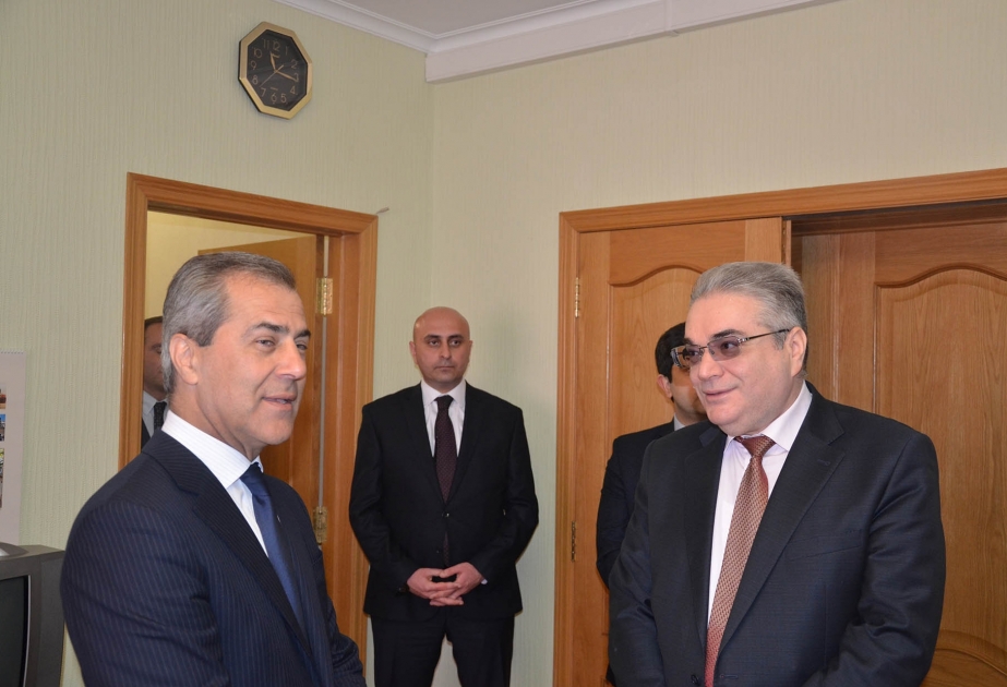 Kiyevdə ulu öndər Heydər Əliyevin abidəsi önünə çiçəklər düzülüb