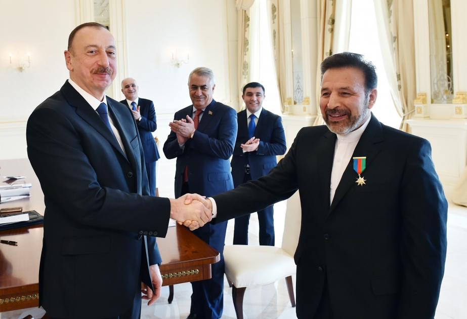 الرئيس الأذربيجاني يمنح لوزير الاتصالات وتكنولوجيا المعلومات الإيراني وسام "الصداقة"