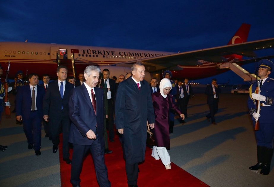 Le président turc Recep Tayyip Erdogan arrive en Azerbaïdjan pour une visite de travail