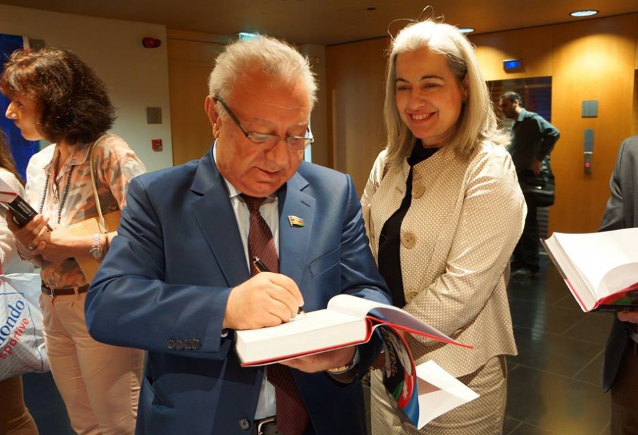 “Heydar Aliyev: Leader and his period” book presented in Greece