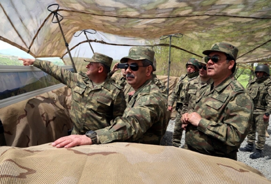 وزير الدفاع في خط الجبهة