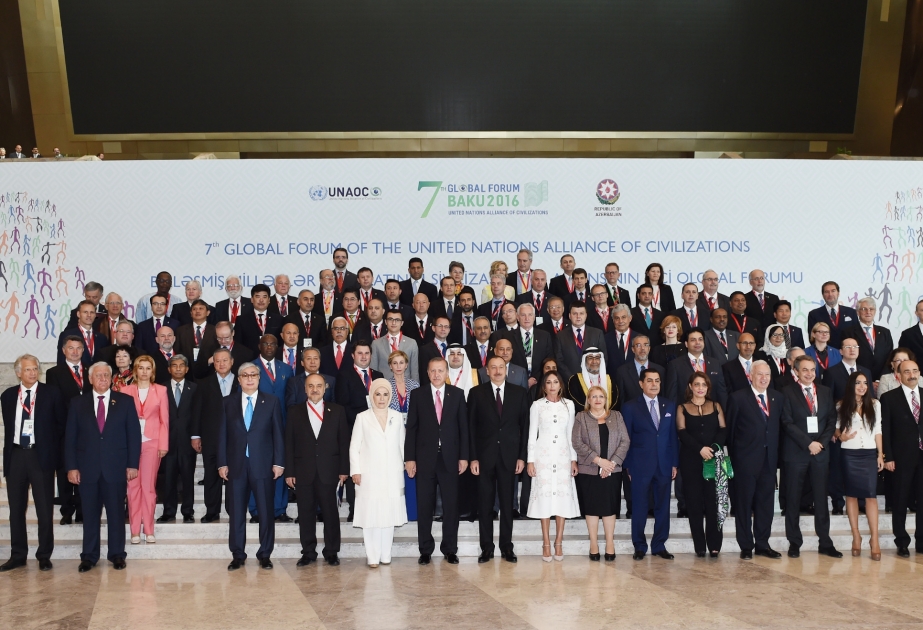Präsident Ilham Aliyev nimmt an der offiziellen Eröffnung des 7. Globalen Forums der UN0C teil VIDEO