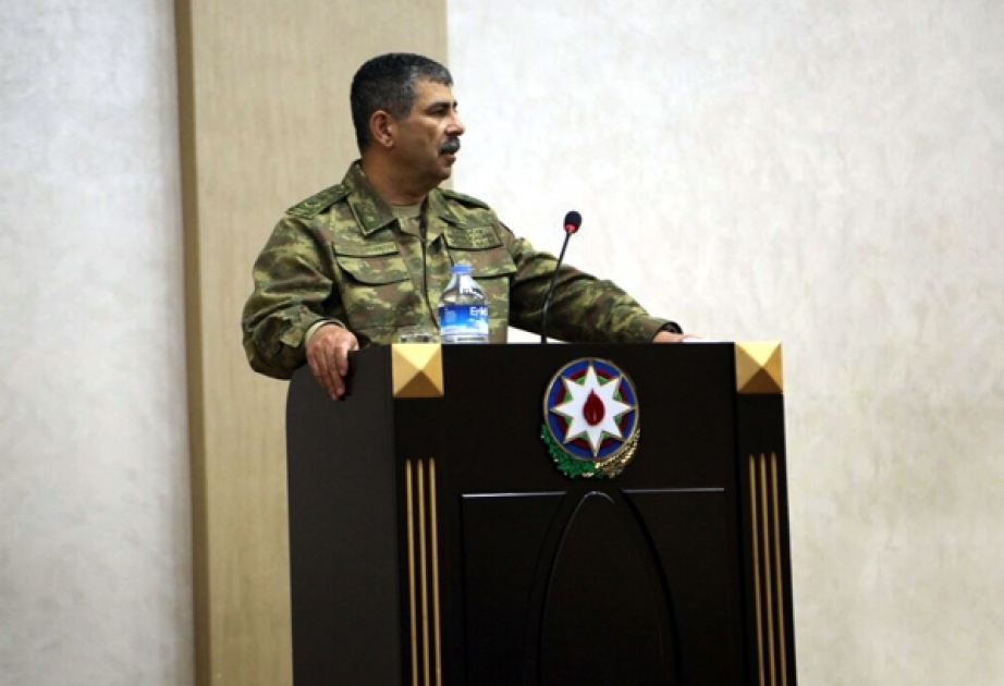 Le ministre de la Défense tient une réunion avec le corps d’officiers