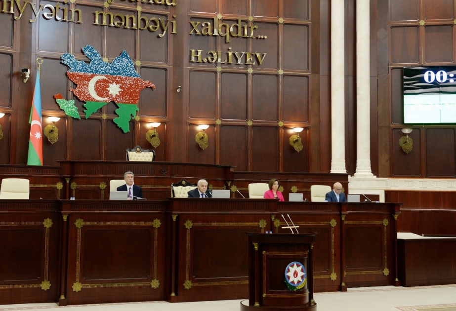 Milli Məclisdə insan alverinə qarşı mübarizə üzrə milli əlaqələndiricinin illik məlumatı dinlənilib