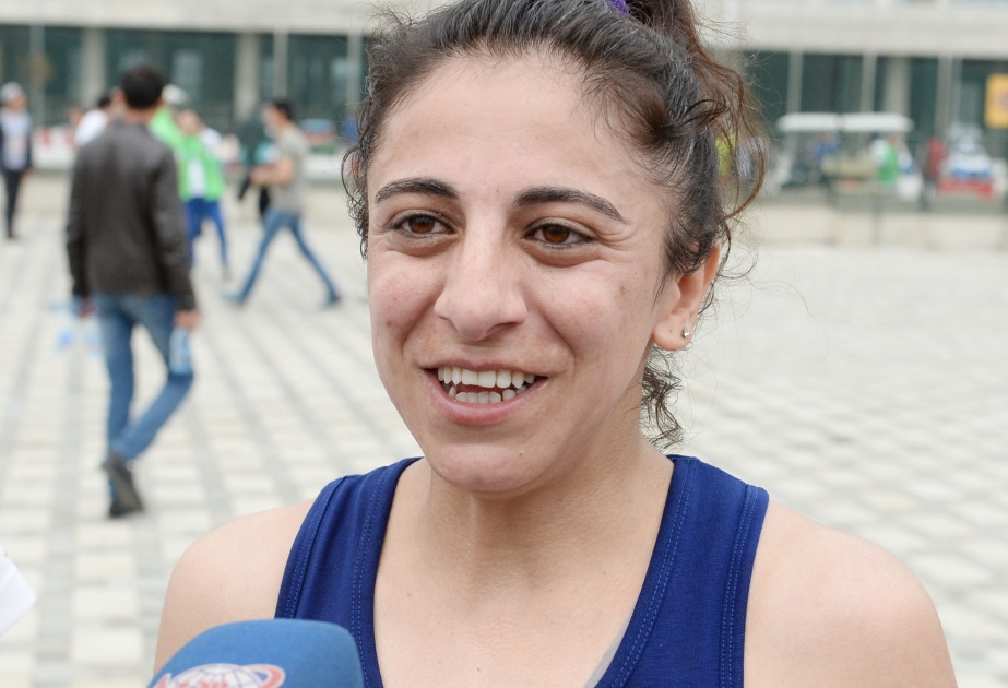 Qadın atlet: 21 kilometr məsafəni 1 saat 44 dəqiqəyə başa vurduğum üçün çox sevincliyəm