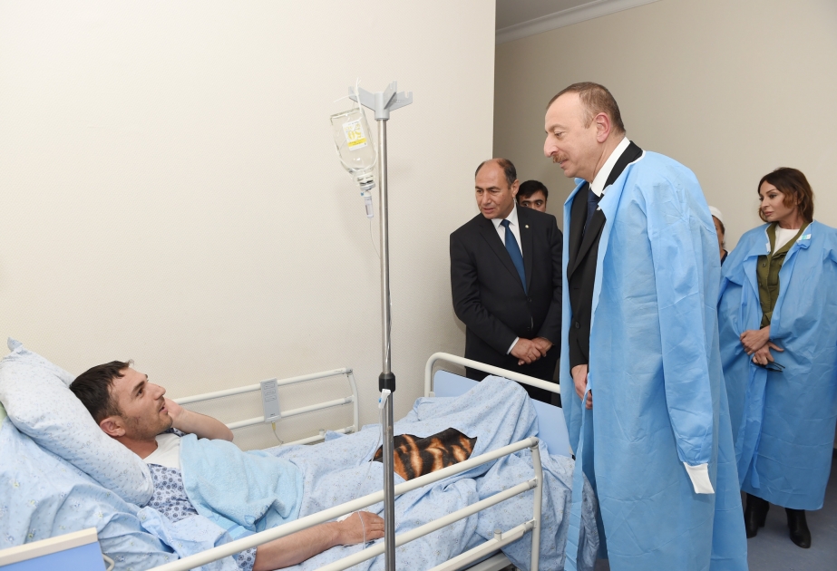 Prezident İlham Əliyev Bərdə Müalicə-Diaqnostika Mərkəzində müalicə alan yaralılara baş çəkib