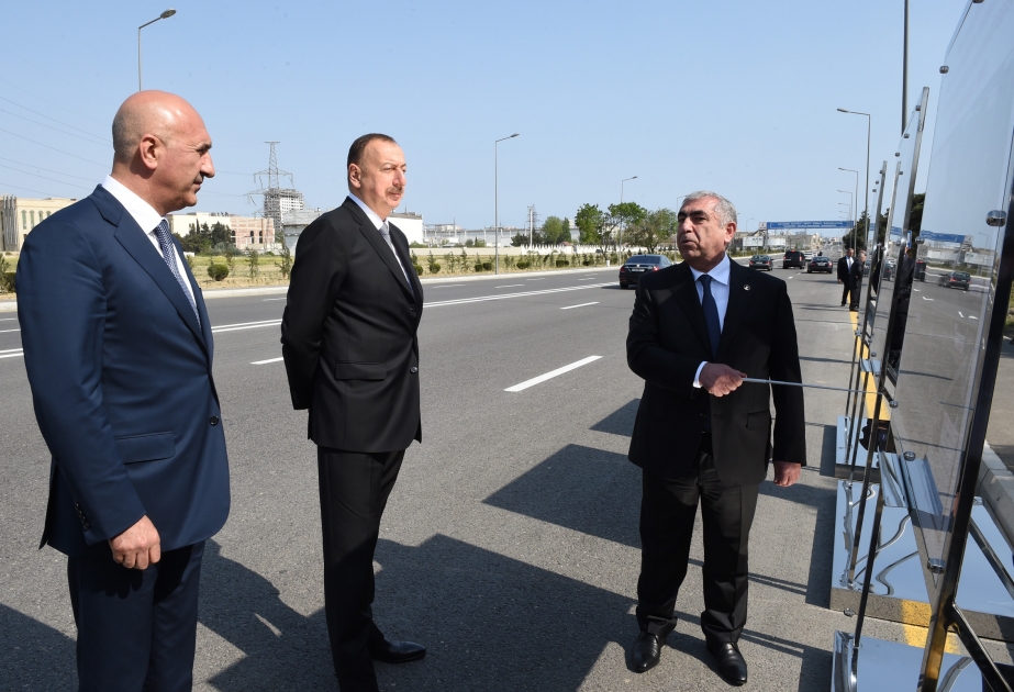 Le président Ilham Aliyev s’est familiarisé avec les travaux de voirie dans la rue Mikayil Aliyev de Bakou VIDEO