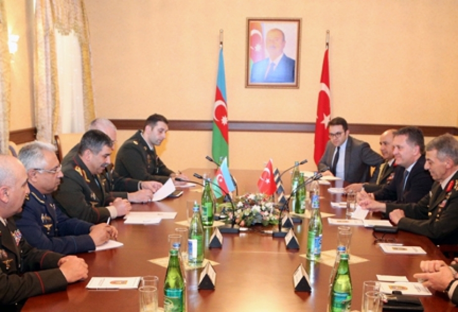 Aserbaidschan und Türkei besprechen Aussichten für militärische Zusammenarbeit