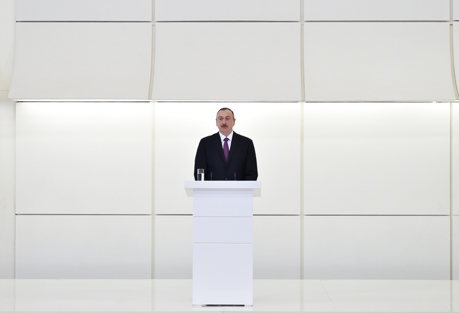 Ümummilli lider Heydər Əliyevin anadan olmasının 93-cü ildönümü və faşizm üzərində Qələbənin 71 illiyi münasibətilə rəsmi qəbul  Azərbaycan Prezidenti İlham Əliyev mərasimdə iştirak edib [YENİLƏNİB] VİDEO