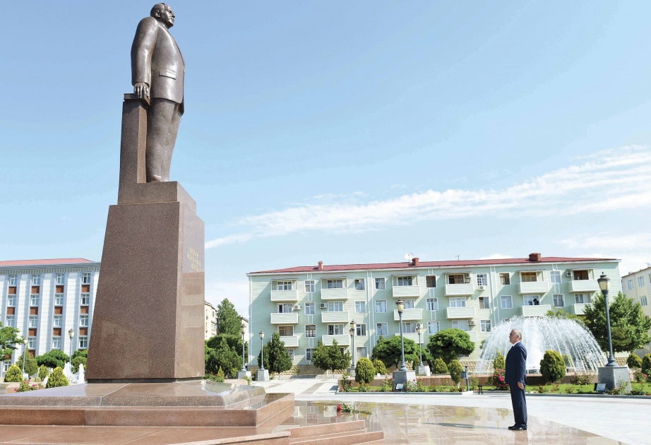 Naxçıvanda ümummilli lider Heydər Əliyevin anadan olmasının 93-cü ildönümü qeyd olunub