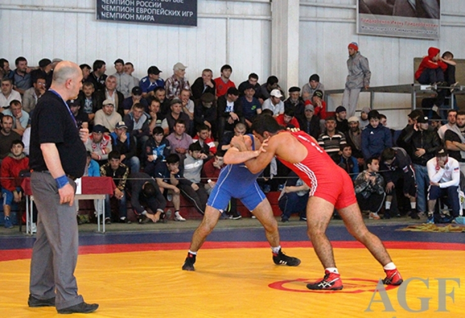 Azerbaijani freestyle wrestlers win 2 gold medals in Dagestan