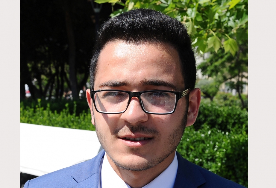 Gənclər Ulu Öndərə sevgisini onun xatirəsinə bəslədiyi sonsuz ehtiramla ifadə edir