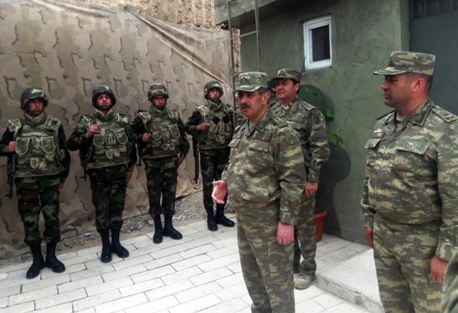 Müdafiə naziri cəbhə xəttində olub