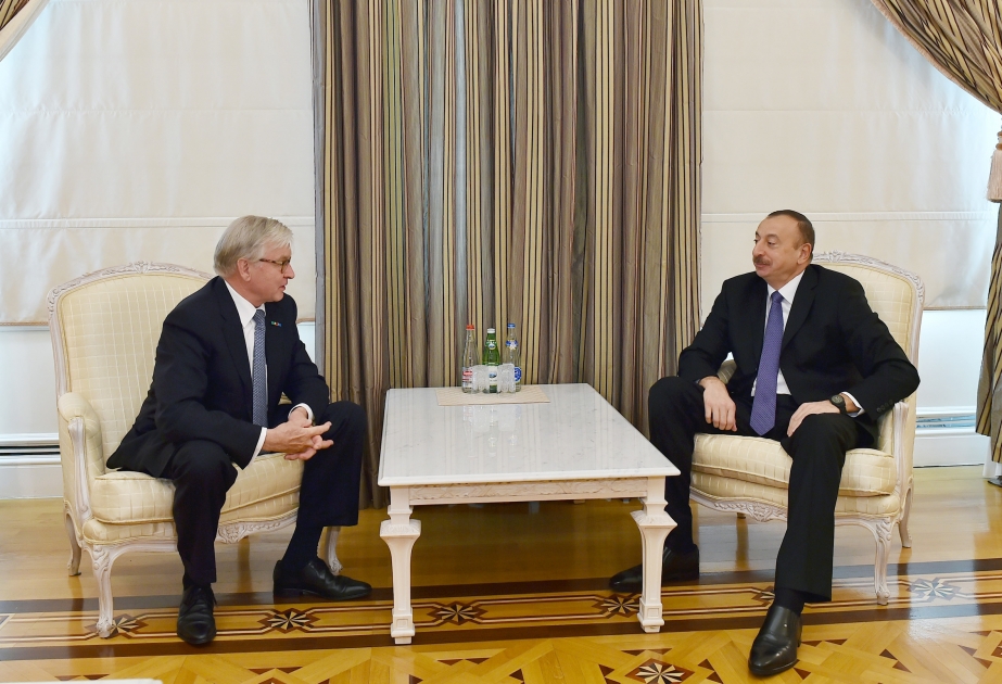 Präsident Ilham Aliyev empfängt René van der Linden VIDEO
