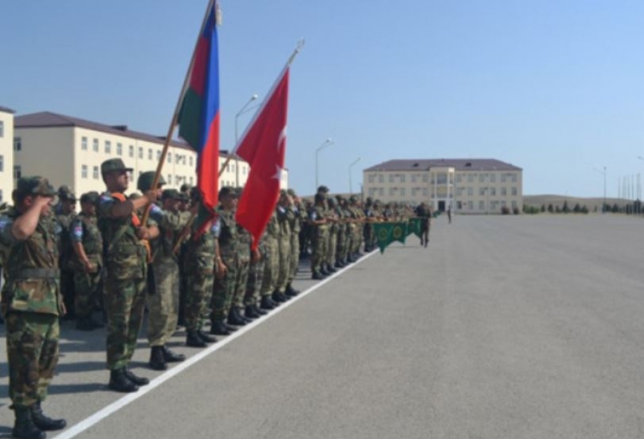 Aserbaidschanische Armeeangehörigen nehmen am Trainingskurs 