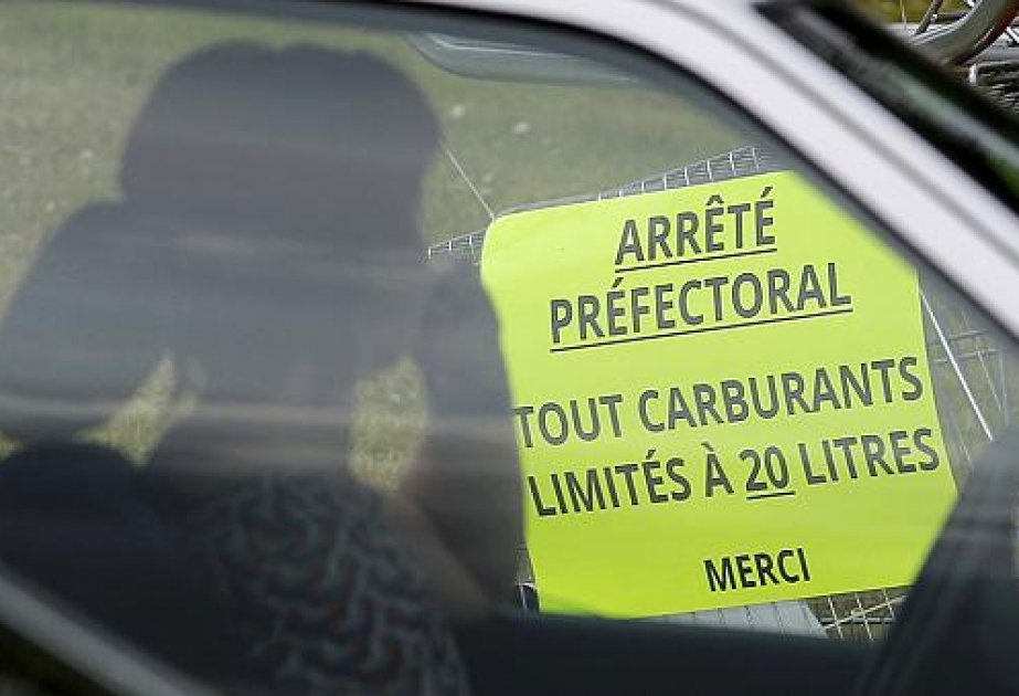 Сотни автомобильных заправок во Франции прекратили свою работу или ограничили продажу бензина
