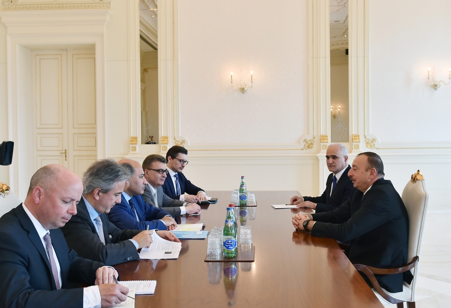 Präsident Ilham Aliyev empfängt EBWE-DelegationVIDEO