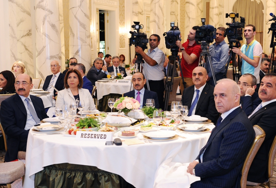 Präsentation einer Sonderausgabe von Magazin “The Business Year” gewidmet Aserbaidschan in Baku VIDEO