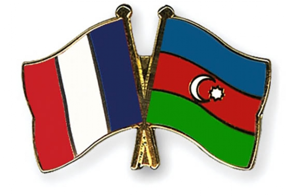 رئيس فرنسا يهنئ الرئيس علييف
