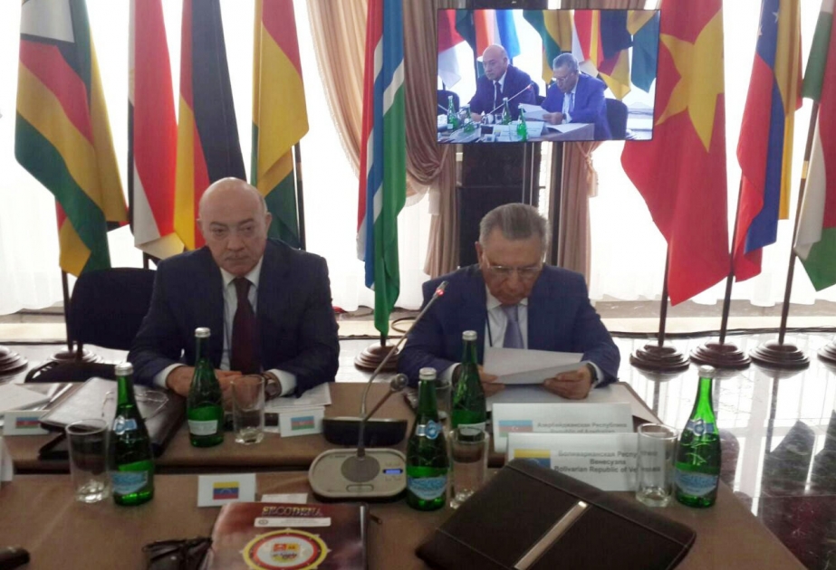 Aserbaitschanische Delegation nimmt am internationalen Treffen teil