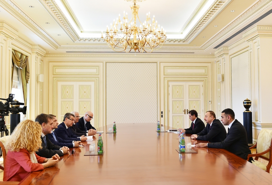 Präsident Ilham Aliyev empfängt eine Delegation um italienischen Senator Vannino Chiti VIDEO