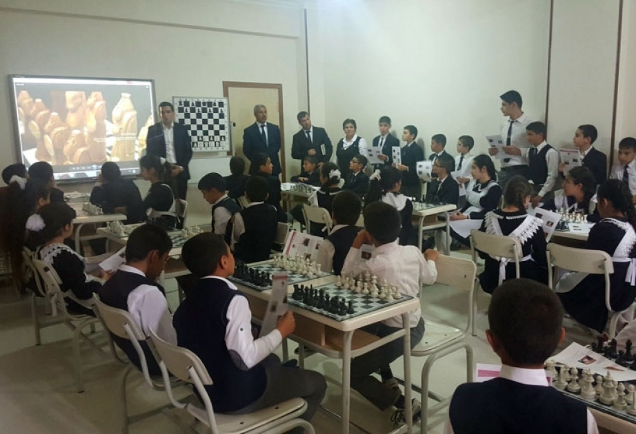 Məktəblərdə Bakı Şahmat Olimpiadası haqqında silsilə tədbirlər keçirilir