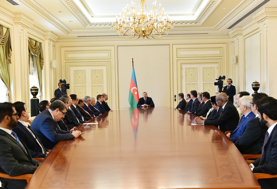 Le président Ilham Aliyev a reçu les dirigeants des représentations diplomatiques et des organisations internationales des pays musulmans à l’occasion du mois sacré du Ramadan VIDEO