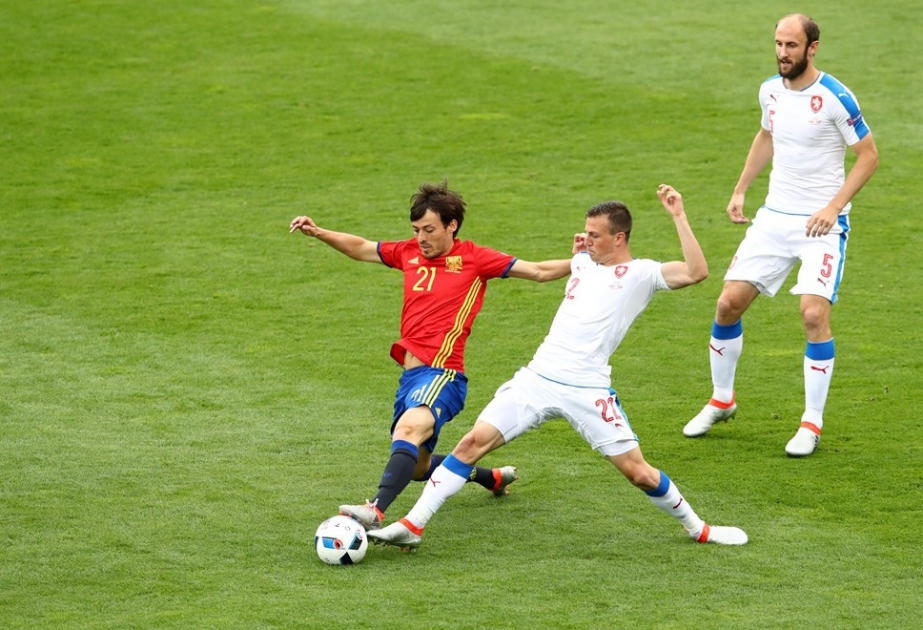Piqué pounces for late Spain win