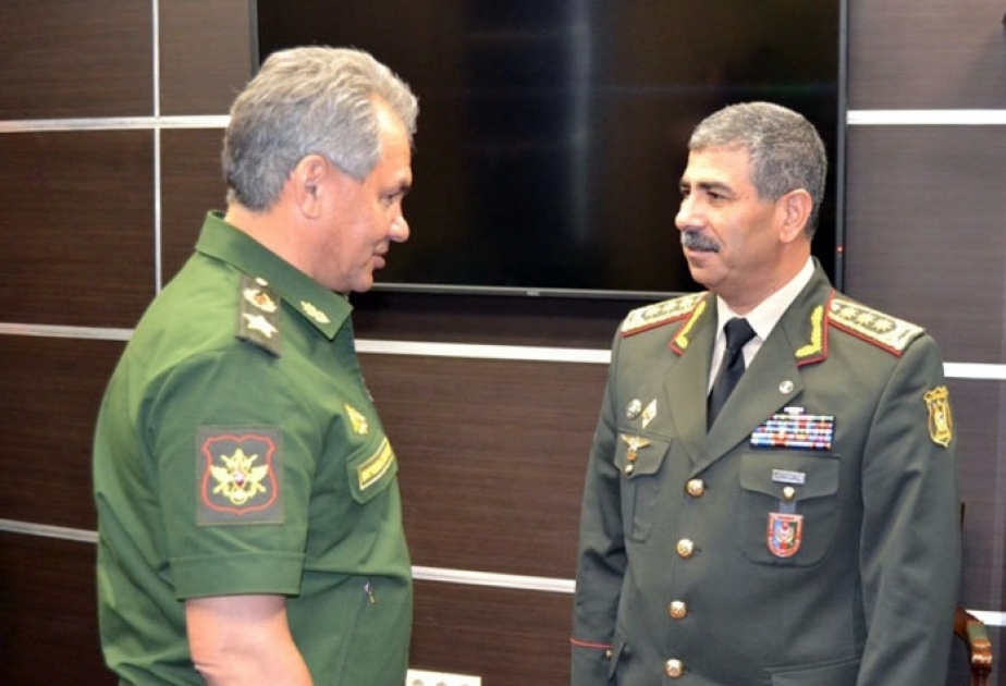 Azərbaycanın müdafiə naziri rusiyalı həmkarı ilə görüşüb