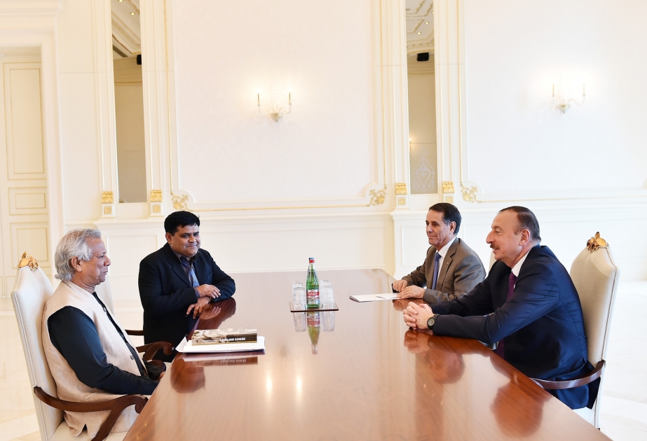 Le président Ilham Aliyev rencontre le lauréat du prix Nobel de la paix Muhammad Yunus VIDEO