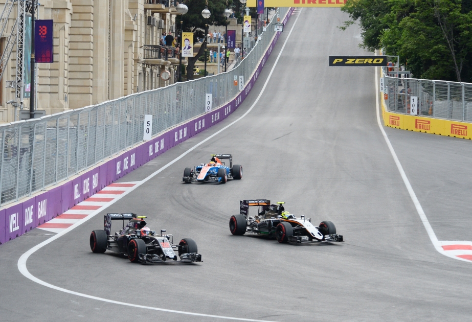 European GP qualifying: Nico Rosberg secures pole after Lewis Hamilton crashes