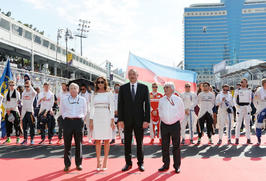 伊利哈姆•阿利耶夫观看F1欧洲大奖赛开幕式和决赛