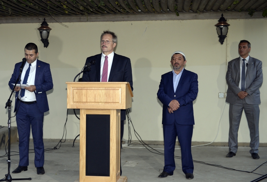 U.S. Embassy in Baku hosts iftar party