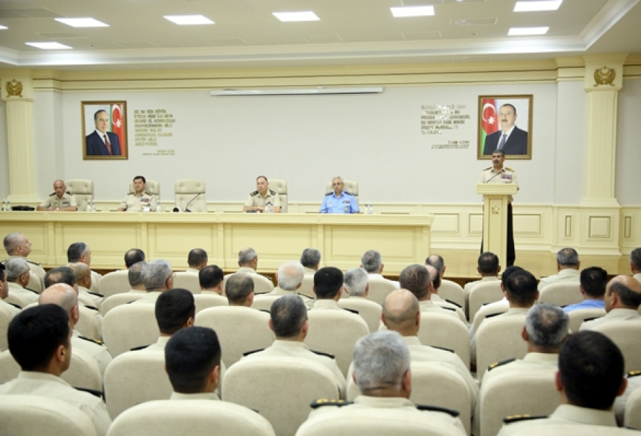 Müdafiə naziri xüsusi təyinatlı təhsil müəssisələrinin məzunları ilə görüşüb