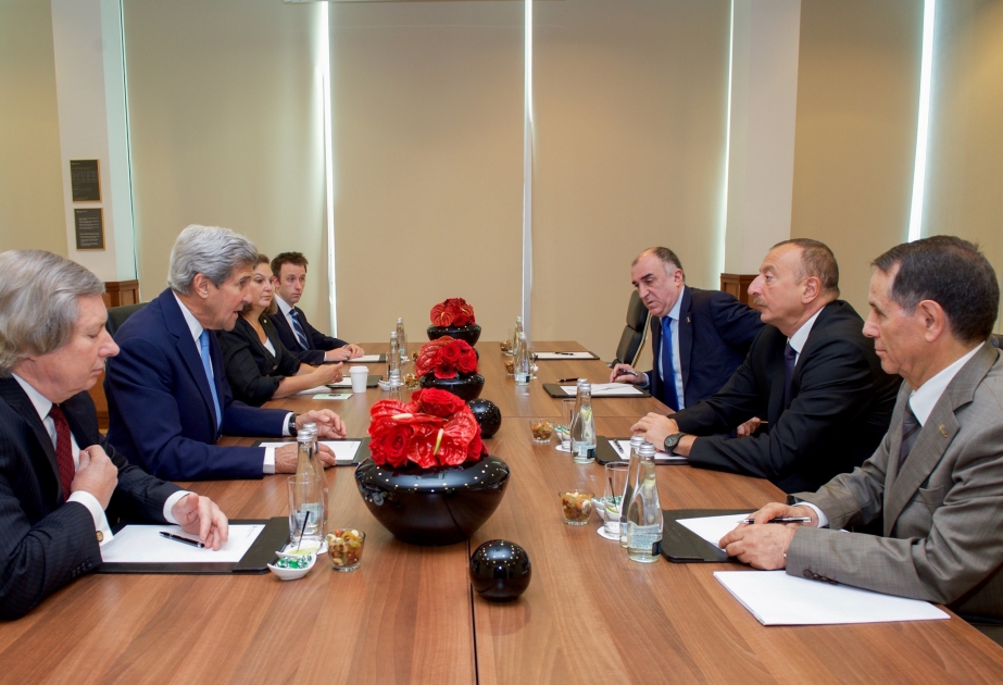 Varsovie : le président Ilham Aliyev s’est entretenu avec le secrétaire d’Etat John Kerry VIDEO