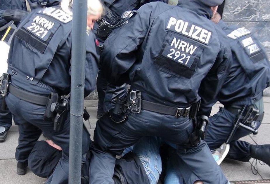 Berlində baş verən ixtişaşda xeyli sayda polis əməkdaşı yaralanıb
