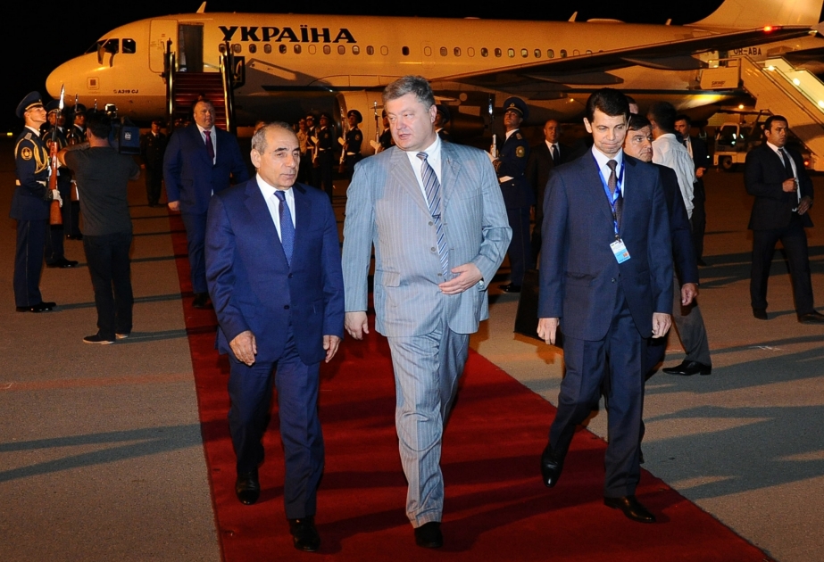Президент Украины Петр Порошенко прибыл с официальным визитом в Азербайджан