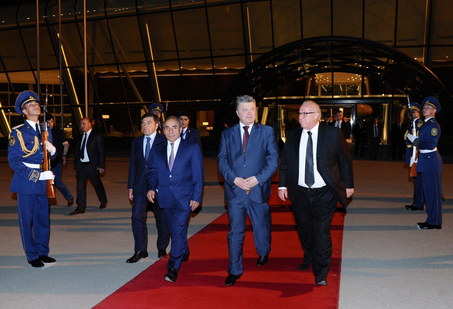 乌克兰总统结束对阿塞拜疆的访问