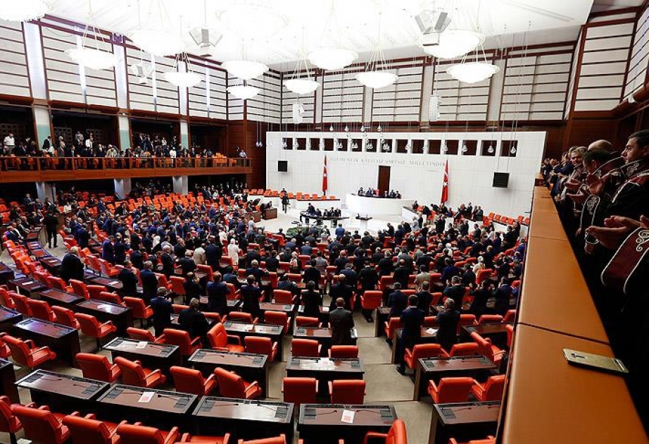 Türkisches Parlament trifft nach Putschversuch zusammen