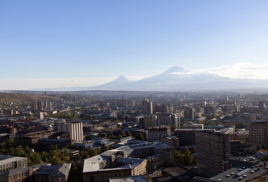 Armenian opposition group seizes Yerevan police building, takes hostages