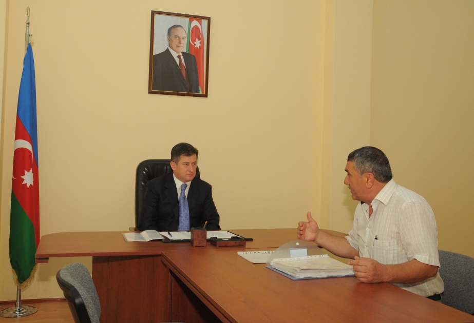 Председатель Государственного комитета по вопросам имущества принял граждан в Огузе