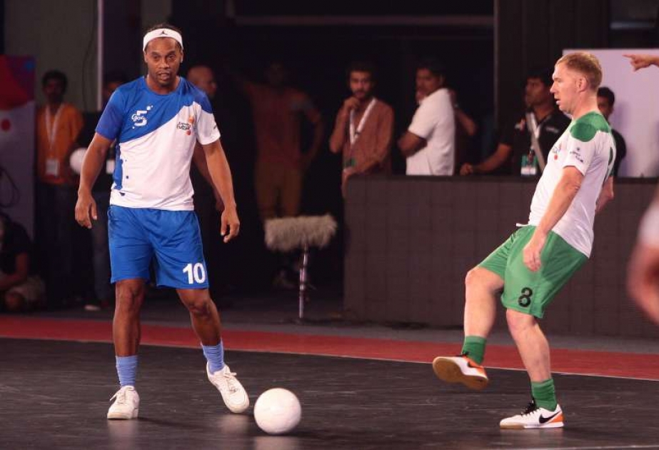Ronaldinho trifft beim Futsal in Indien herrlich