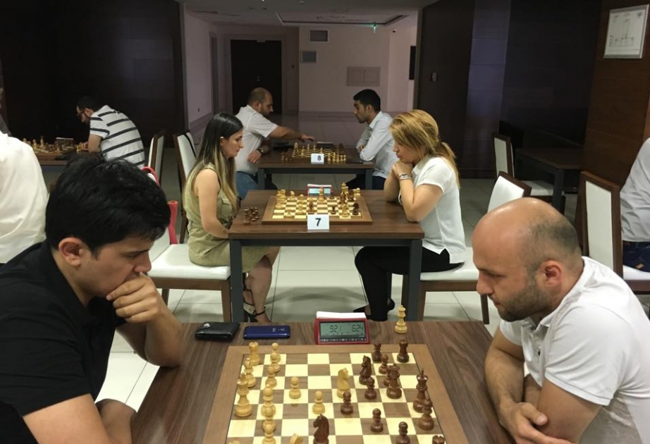 新闻记者国际象棋比赛在巴库举行