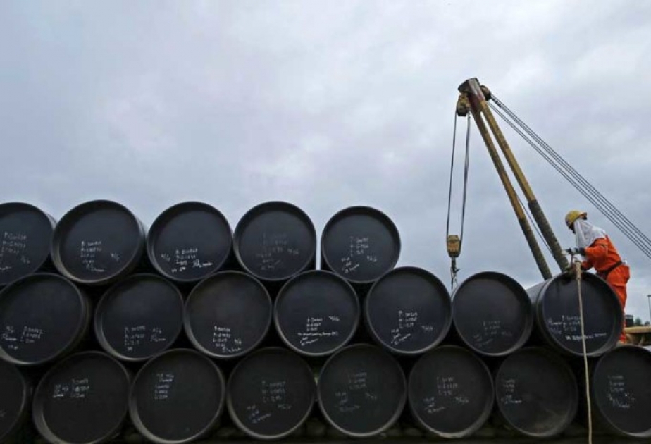 Oil prices up 1 percent after ninth weekly U.S. crude drawdown