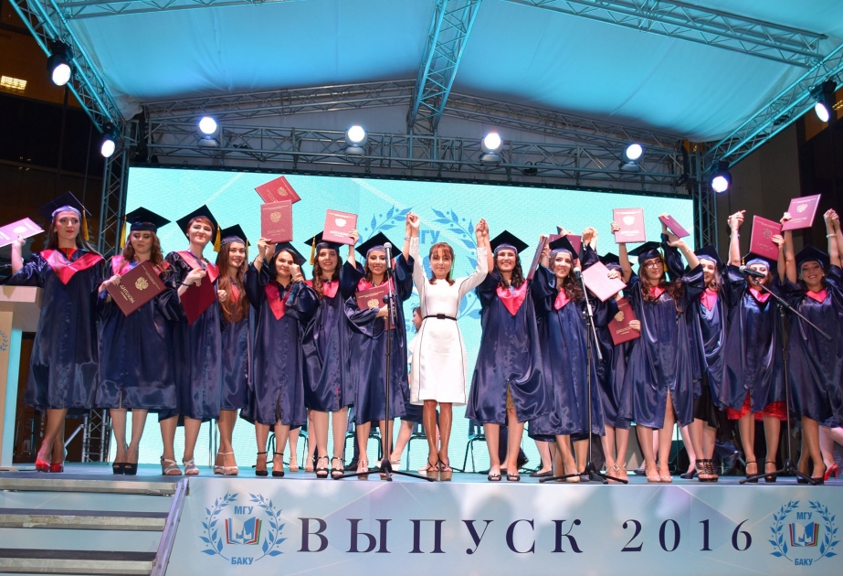 Cérémonie solennelle de remise des diplômes à la filiale de Bakou de l’Université d’Etat de Moscou Lomonossov