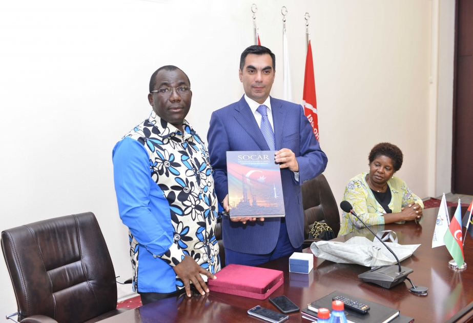 Baku Higher Oil School to cooperate with Angolan company