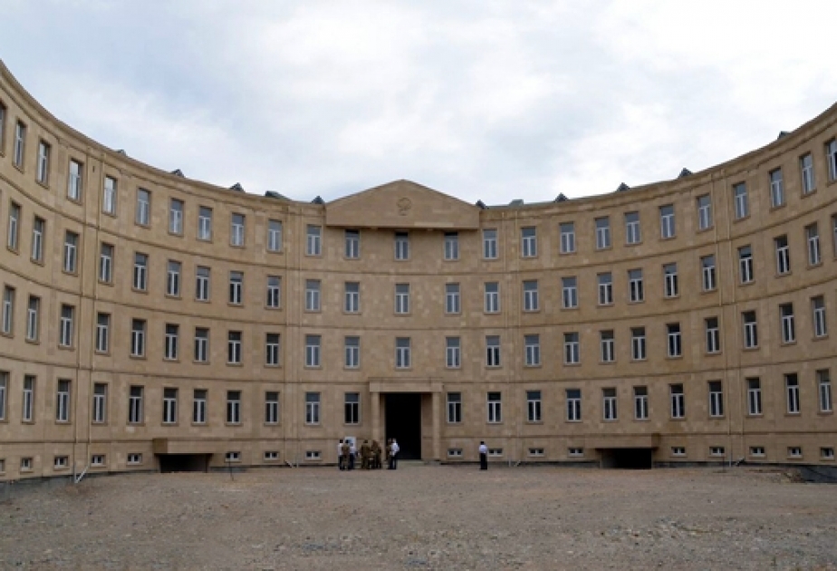 Verteidigungsminister Zakir Hasanov besucht eine Reihe von Truppenteilen