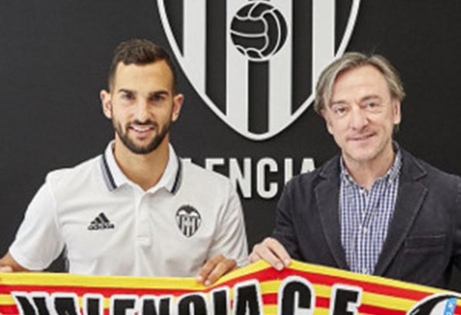 Valencia sign Martin Montoya from Barcelona on four-year deal