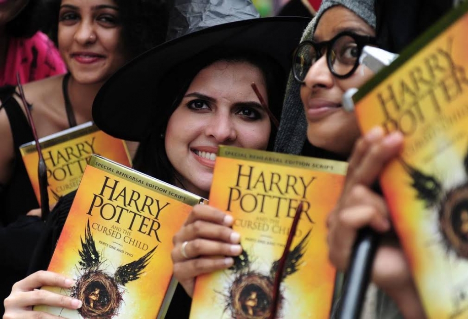 İki gündə Harri Potter haqqında yeni kitabın 2 milyondan çox nüsxəsı satılıb